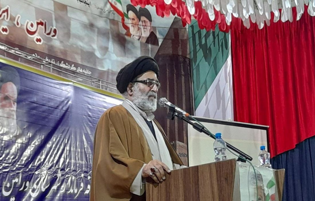 به مردم ورامین ظلم شده است/ مراسم در میان مردم برگزار می شد